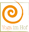Yoga im Hof